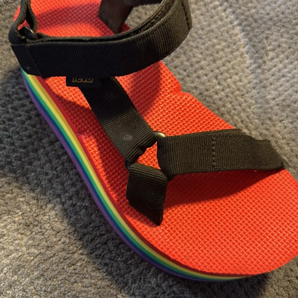 Teva All Gender‎ Flatform Universal Rainbow Pride sz 6